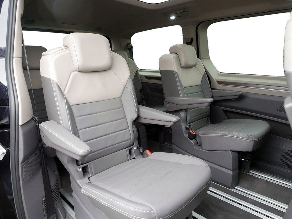 Volkswagen T7 MULTIVAN 2023 г. Чёрный, пробег 49220 км