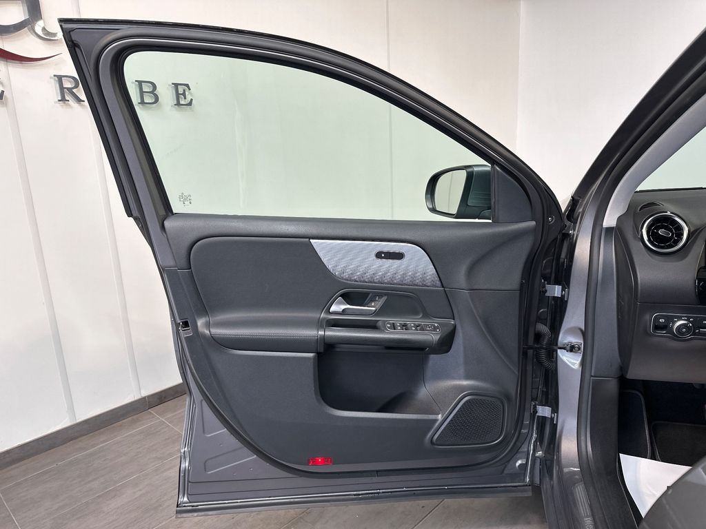 Mercedes-Benz GLA 180 2023 г. Серый, пробег 48750 км