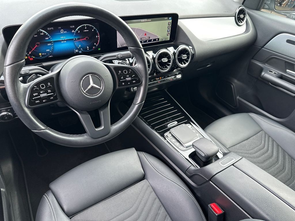 Mercedes-Benz GLA 180 2023 г. Серый, пробег 48750 км