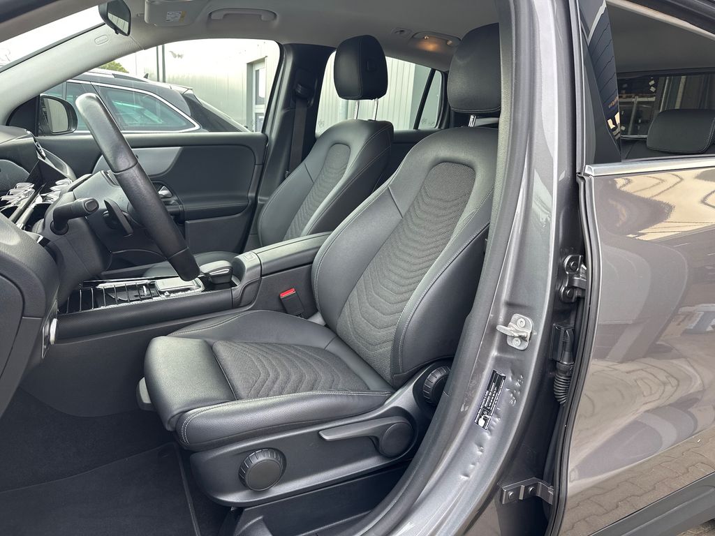 Mercedes-Benz GLA 180 2023 г. Серый, пробег 48750 км