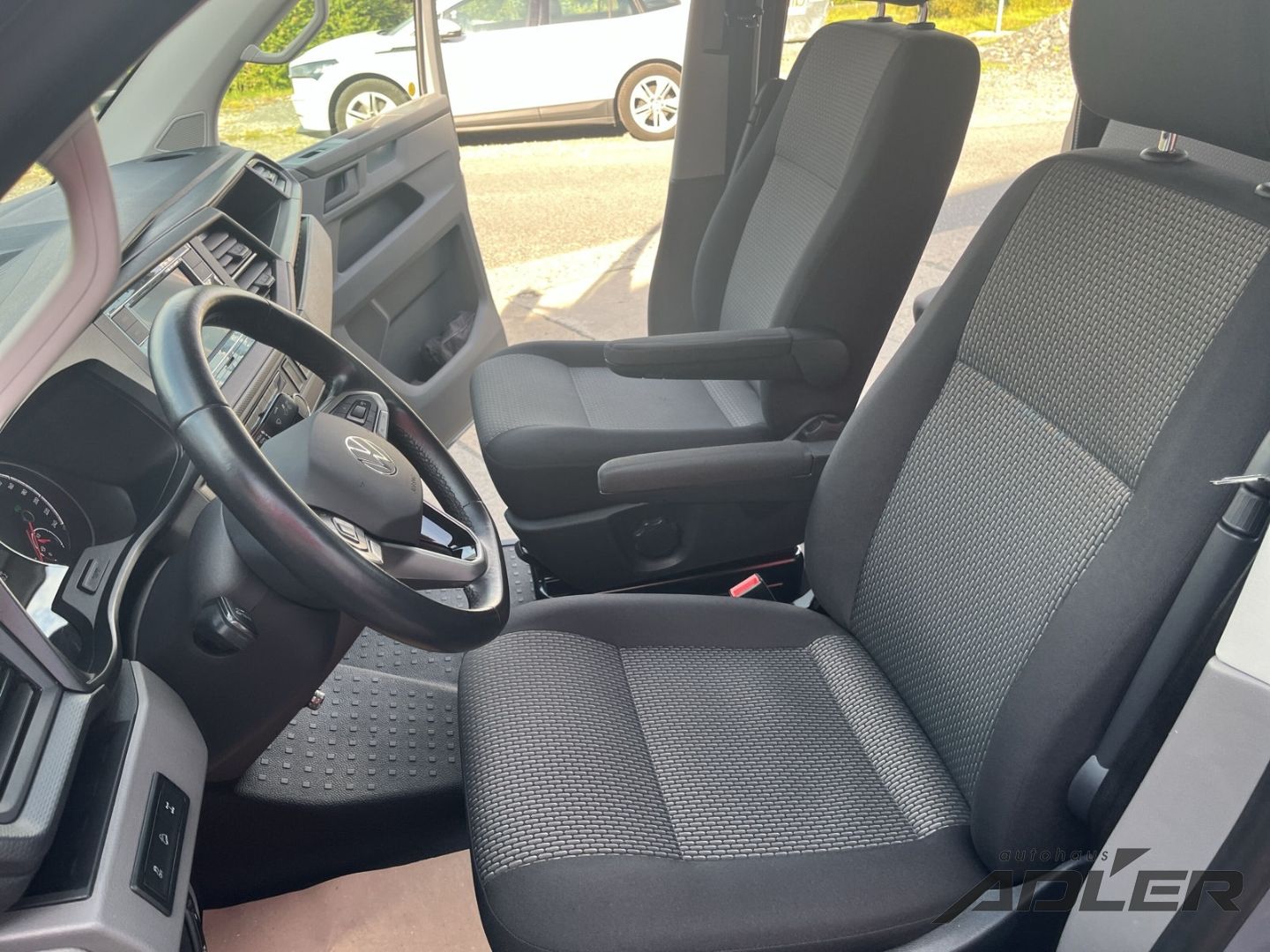 Volkswagen T6 TRANSPORTER 2022 г. Серый, пробег 38100 км