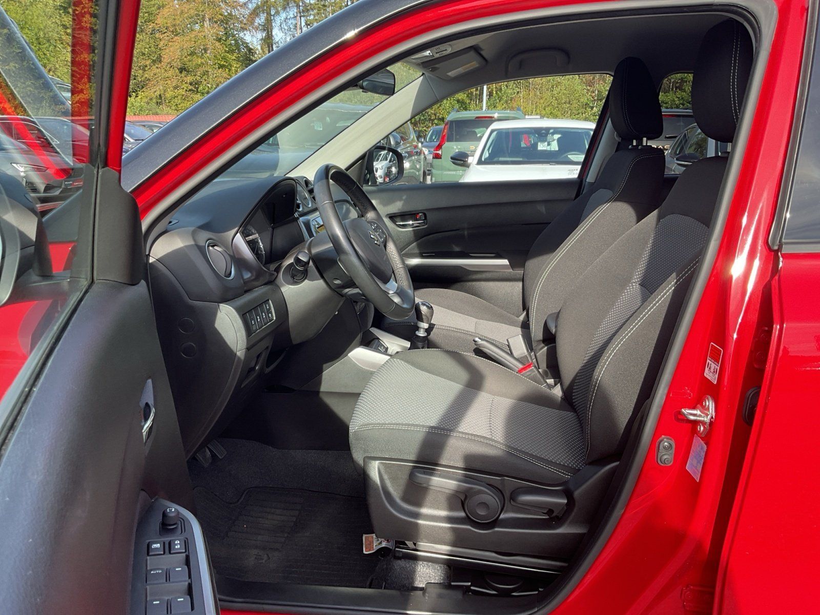 Suzuki Vitara 2022 г. Красный, пробег 40017 км