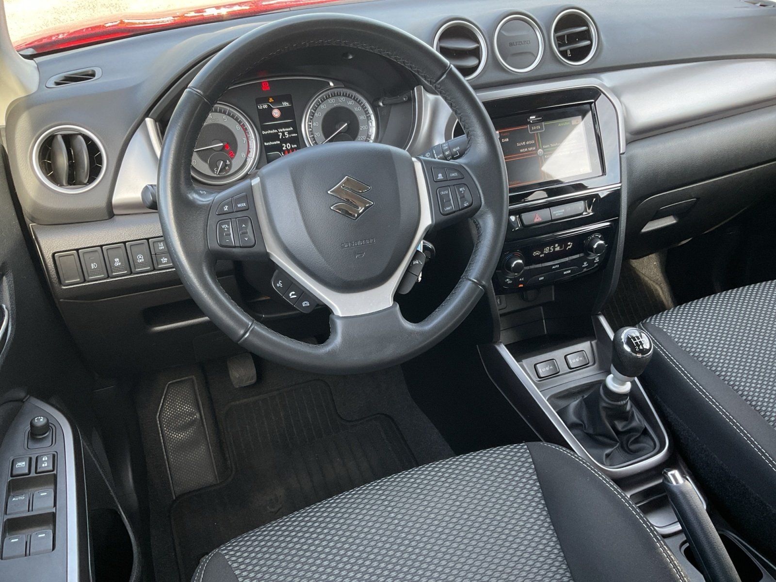 Suzuki Vitara 2022 г. Красный, пробег 40017 км