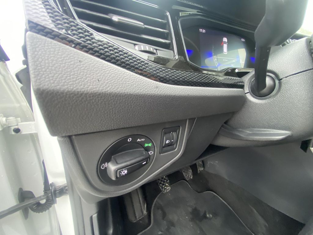 Volkswagen Polo 2023 г. Белый, пробег 31137 км