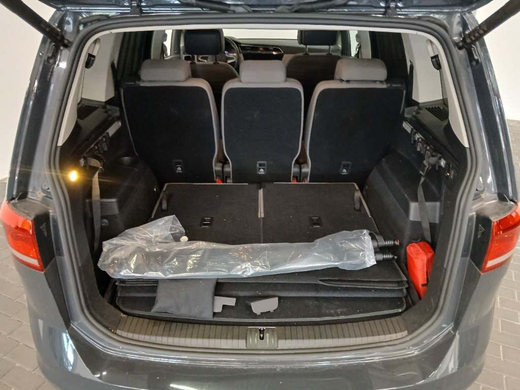 Volkswagen Touran 2025 г. Синий, пробег 22900 км