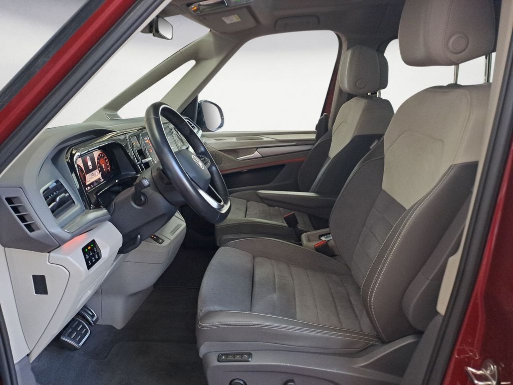 Volkswagen T7 MULTIVAN 2023 г. Чёрный, пробег 51228 км