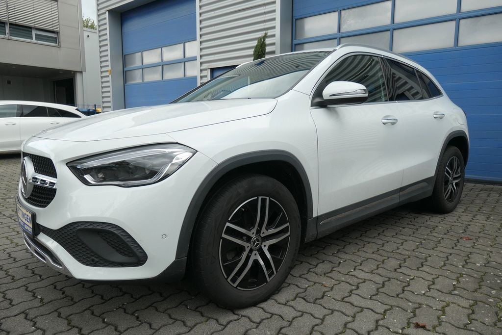 Mercedes-Benz GLA 200 2023 г. Белый, пробег 56866 км