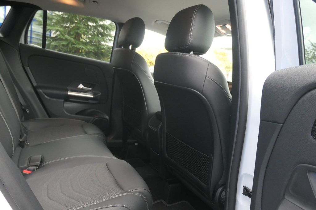Mercedes-Benz GLA 200 2023 г. Белый, пробег 56866 км
