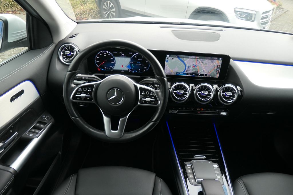 Mercedes-Benz GLA 200 2023 г. Белый, пробег 56866 км
