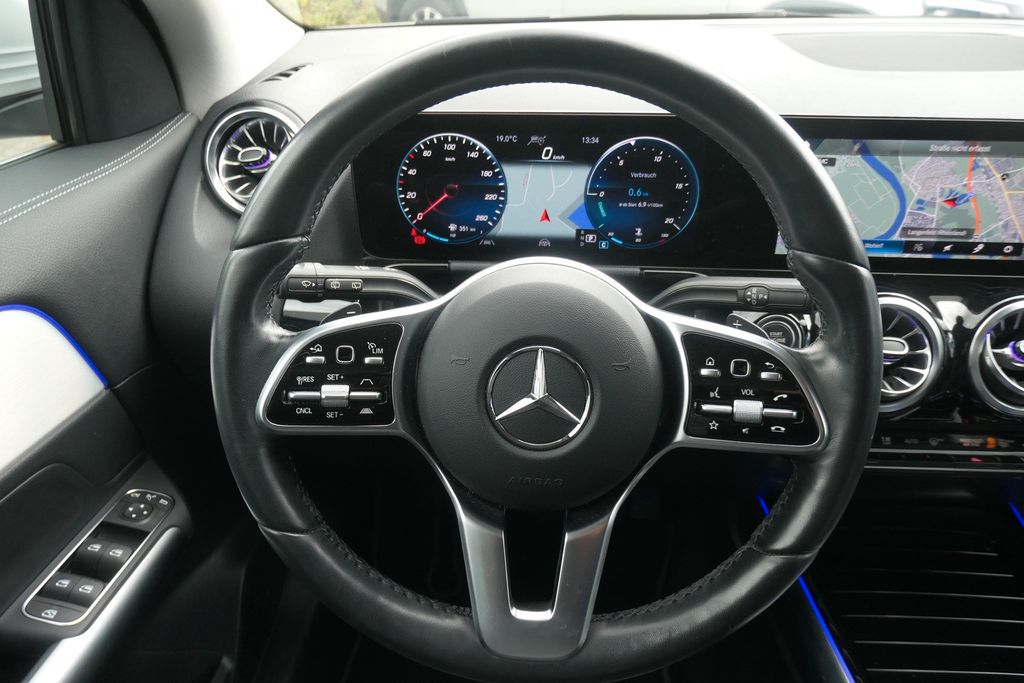 Mercedes-Benz GLA 200 2023 г. Белый, пробег 56866 км