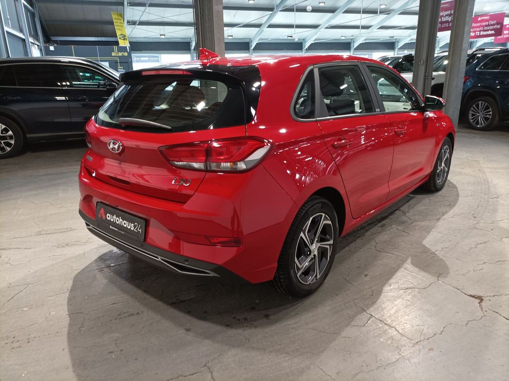 Hyundai i30 2021 г. Красный, пробег 57173 км