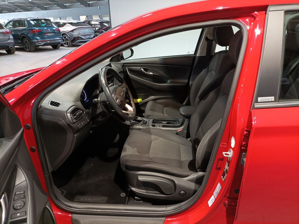 Hyundai i30 2021 г. Красный, пробег 57173 км