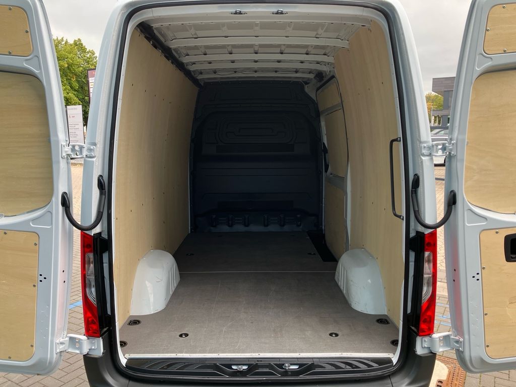 Mercedes-Benz SPRINTER 2024 г. Белый, пробег 56000 км