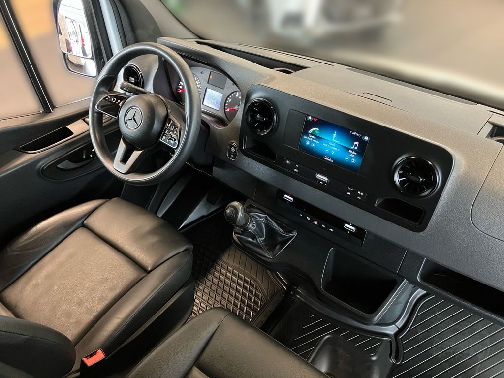 Mercedes-Benz SPRINTER 2024 г. Белый, пробег 56000 км