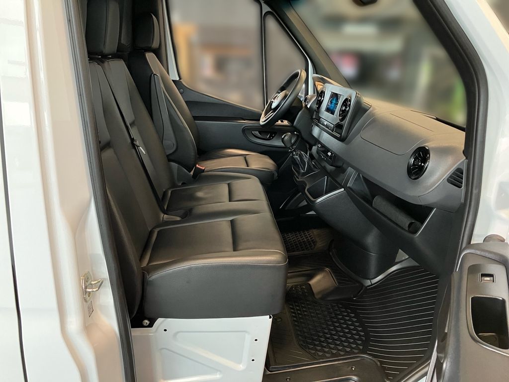 Mercedes-Benz SPRINTER 2024 г. Белый, пробег 56000 км