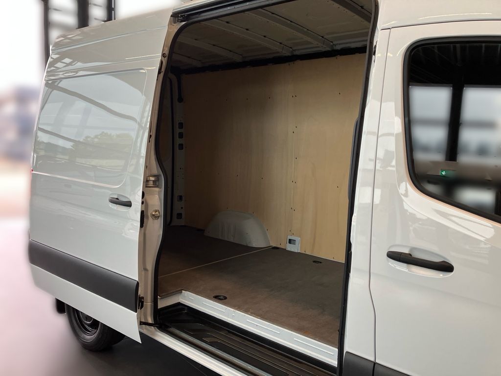 Mercedes-Benz SPRINTER 2024 г. Белый, пробег 56000 км