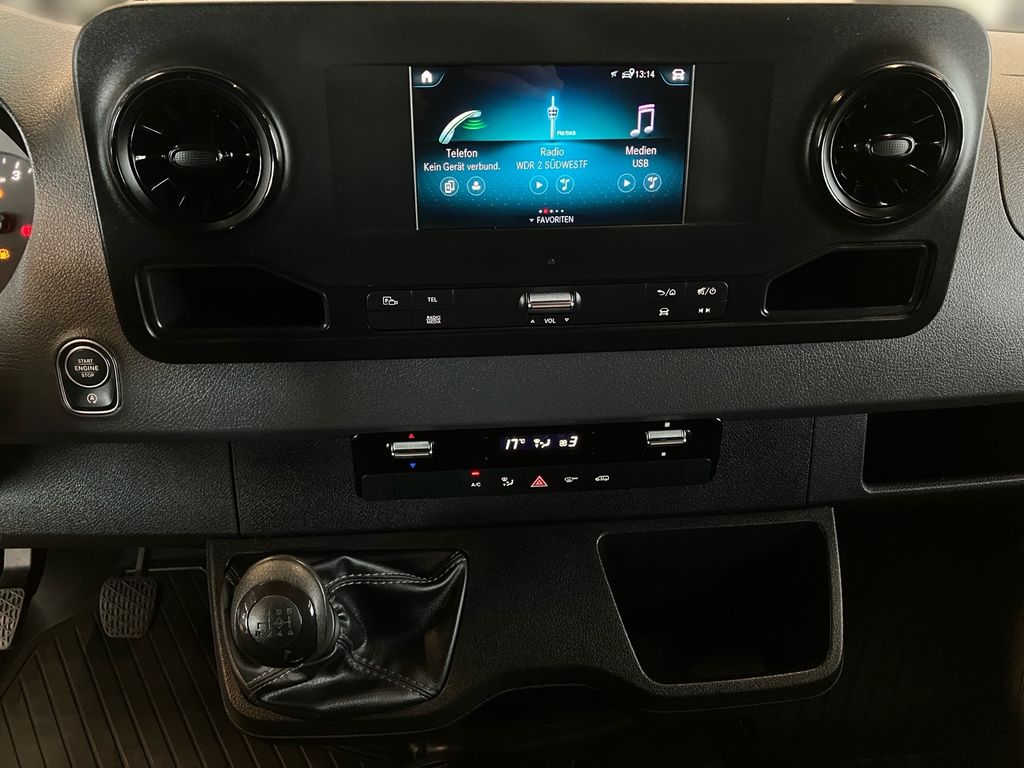 Mercedes-Benz SPRINTER 2024 г. Белый, пробег 56000 км