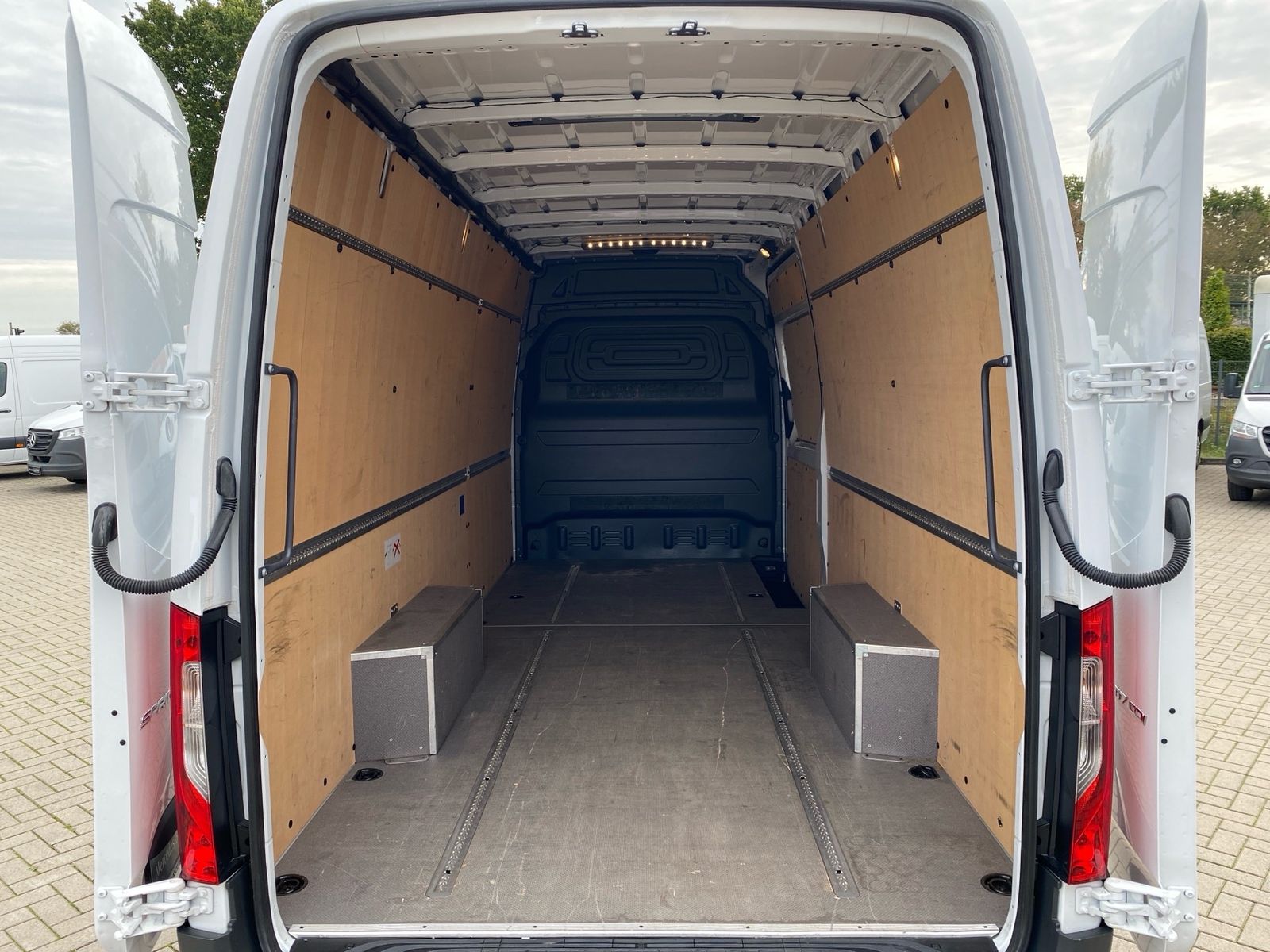Mercedes-Benz SPRINTER 2025 г. Белый, пробег 48700 км