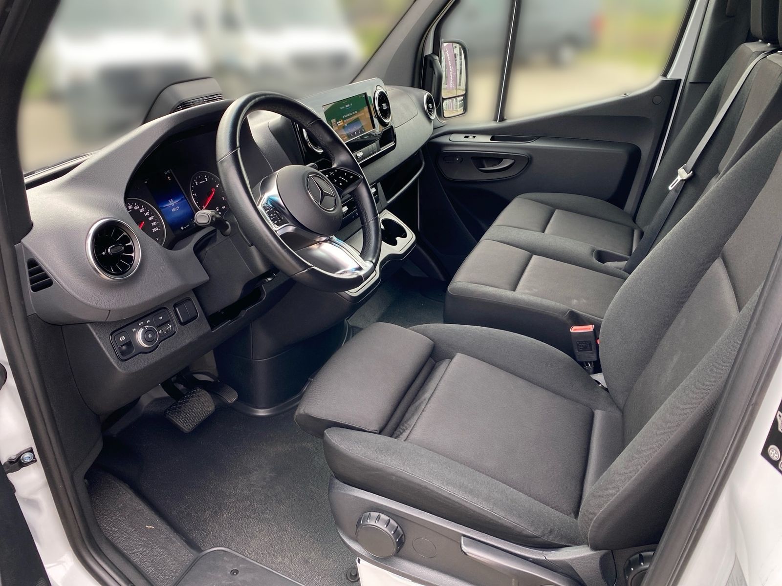 Mercedes-Benz SPRINTER 2025 г. Белый, пробег 48700 км