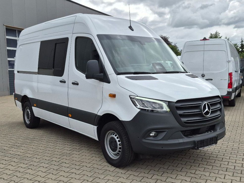 Mercedes-Benz SPRINTER 2024 г. Белый, пробег 44010 км