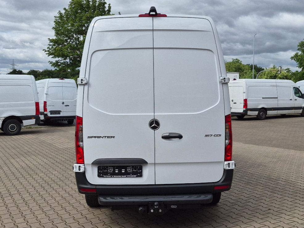 Mercedes-Benz SPRINTER 2024 г. Белый, пробег 44010 км
