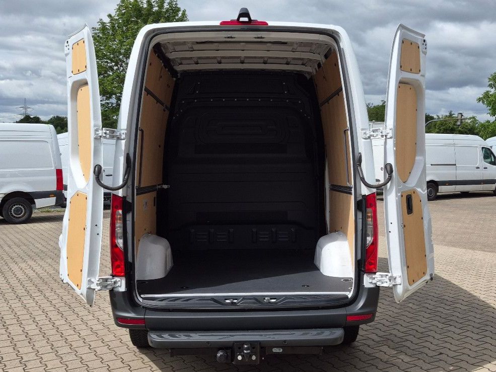 Mercedes-Benz SPRINTER 2024 г. Белый, пробег 44010 км