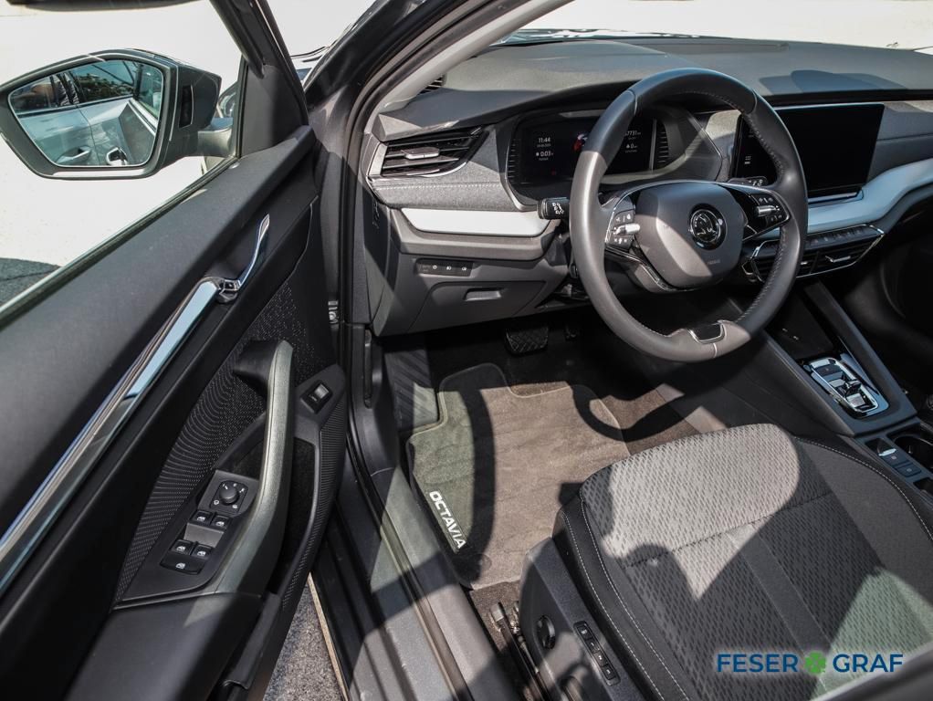 Skoda Octavia 2024 г. Серый, пробег 57850 км