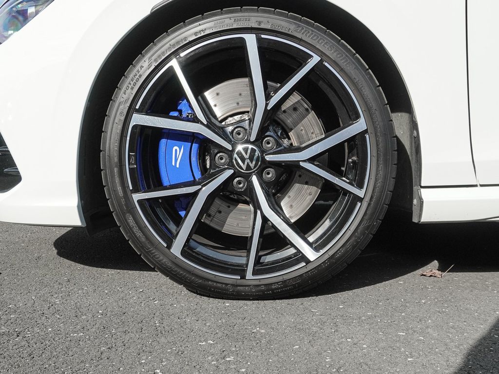 Volkswagen Golf 2023 г. Белый, пробег 54745 км