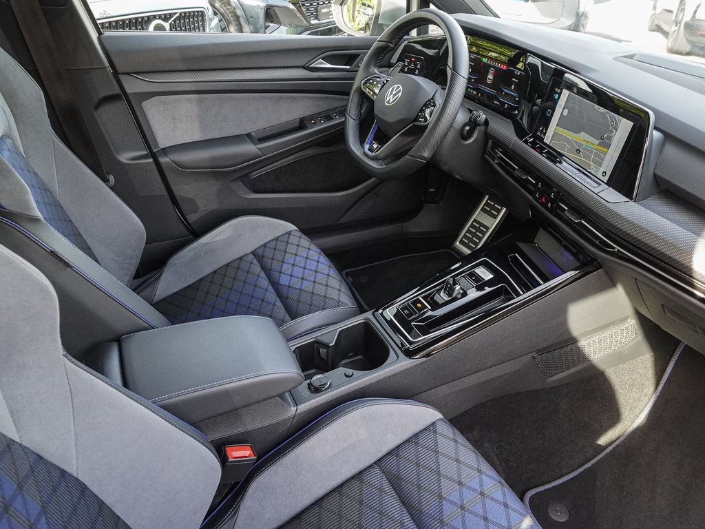 Volkswagen Golf 2023 г. Белый, пробег 54745 км