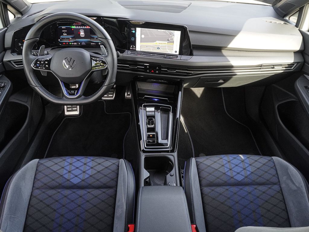 Volkswagen Golf 2023 г. Белый, пробег 54745 км