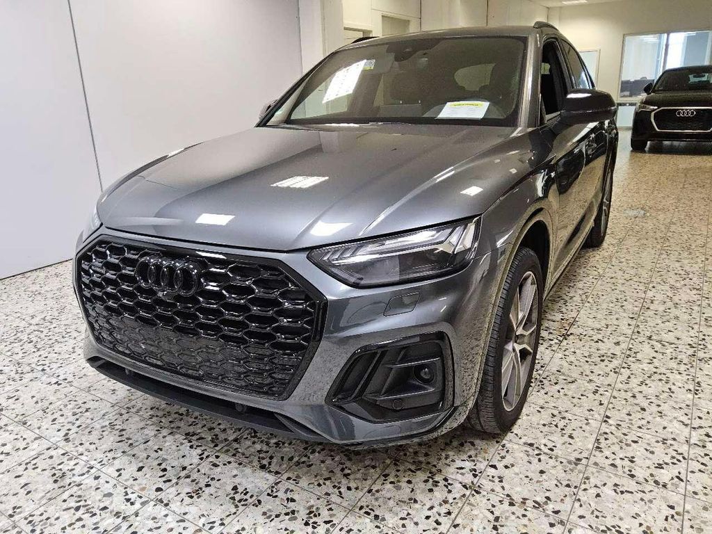 Audi Q5 2023 г. Серебристый, пробег 44936 км