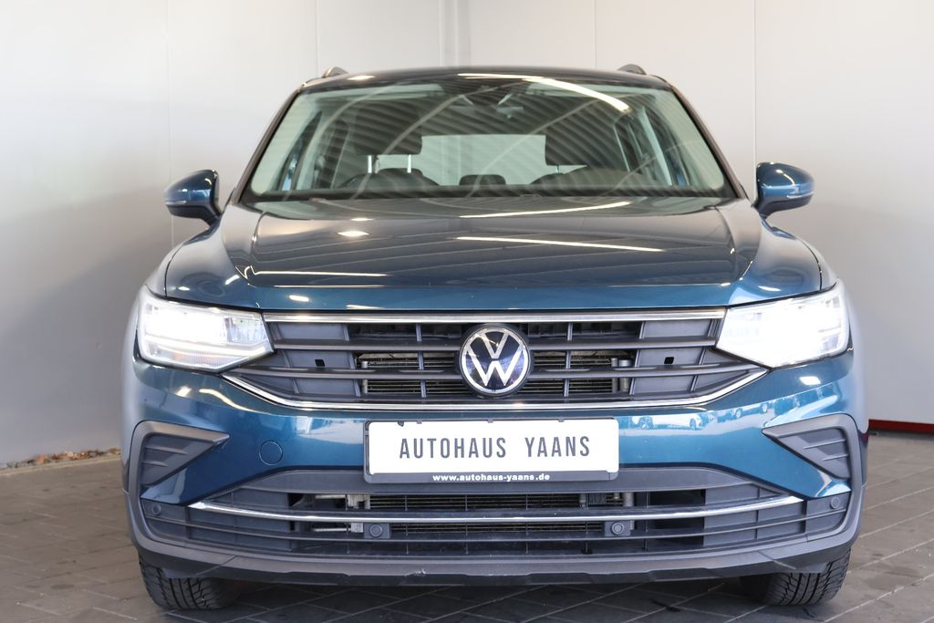 Volkswagen Tiguan 2022 г. Синий, пробег 57420 км