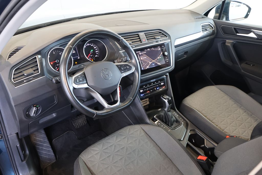Volkswagen Tiguan 2022 г. Синий, пробег 57420 км