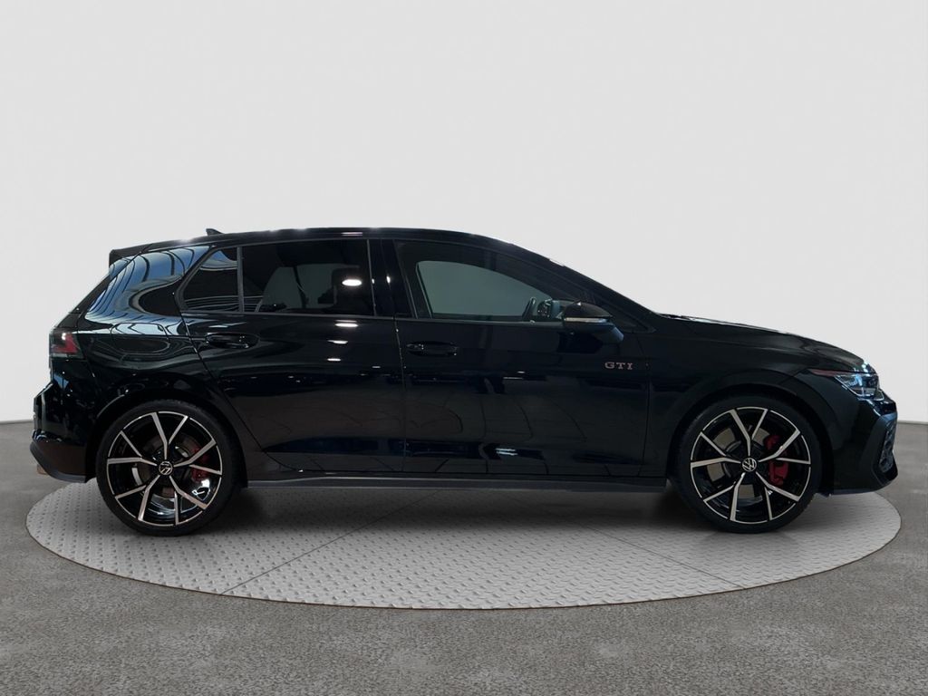 Volkswagen Golf 2025 г. Чёрный, пробег 18392 км