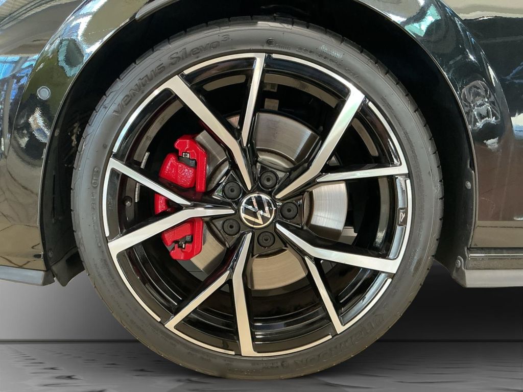 Volkswagen Golf 2025 г. Чёрный, пробег 18392 км