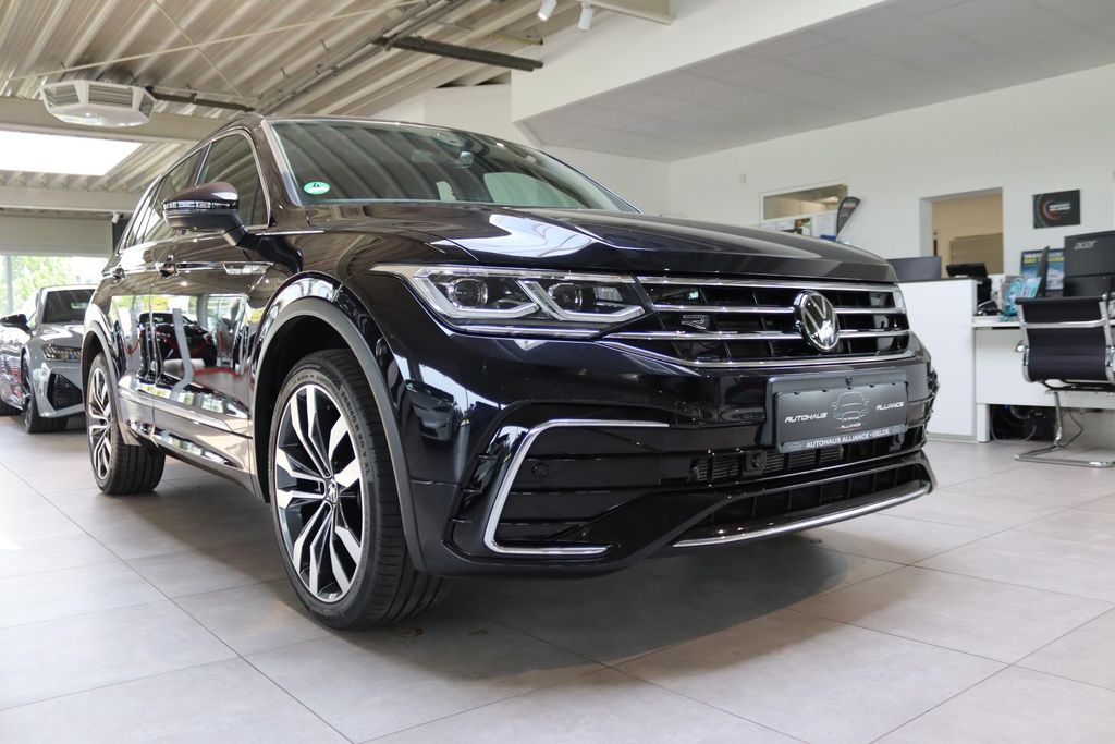 Volkswagen Tiguan 2023 г. Чёрный, пробег 55900 км