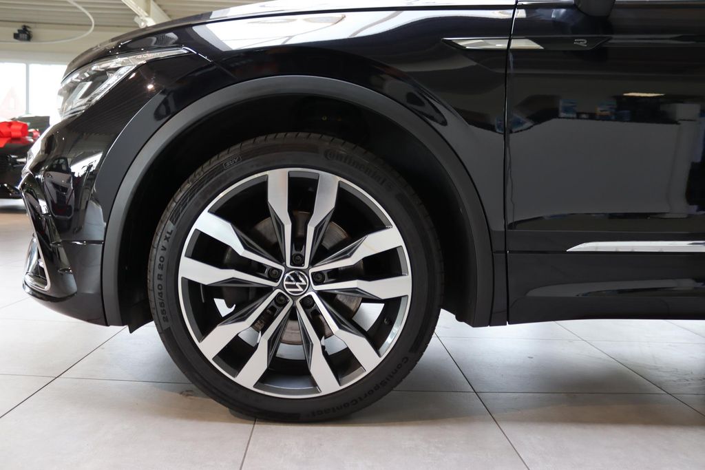 Volkswagen Tiguan 2023 г. Чёрный, пробег 55900 км