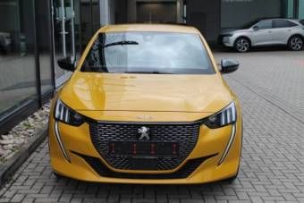 Peugeot 208 2021 г. Жёлтый, пробег 51000 км
