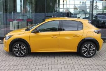 Peugeot 208 2021 г. Жёлтый, пробег 51000 км