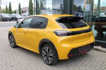 Peugeot 208 2021 г. Жёлтый, пробег 51000 км