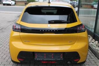 Peugeot 208 2021 г. Жёлтый, пробег 51000 км