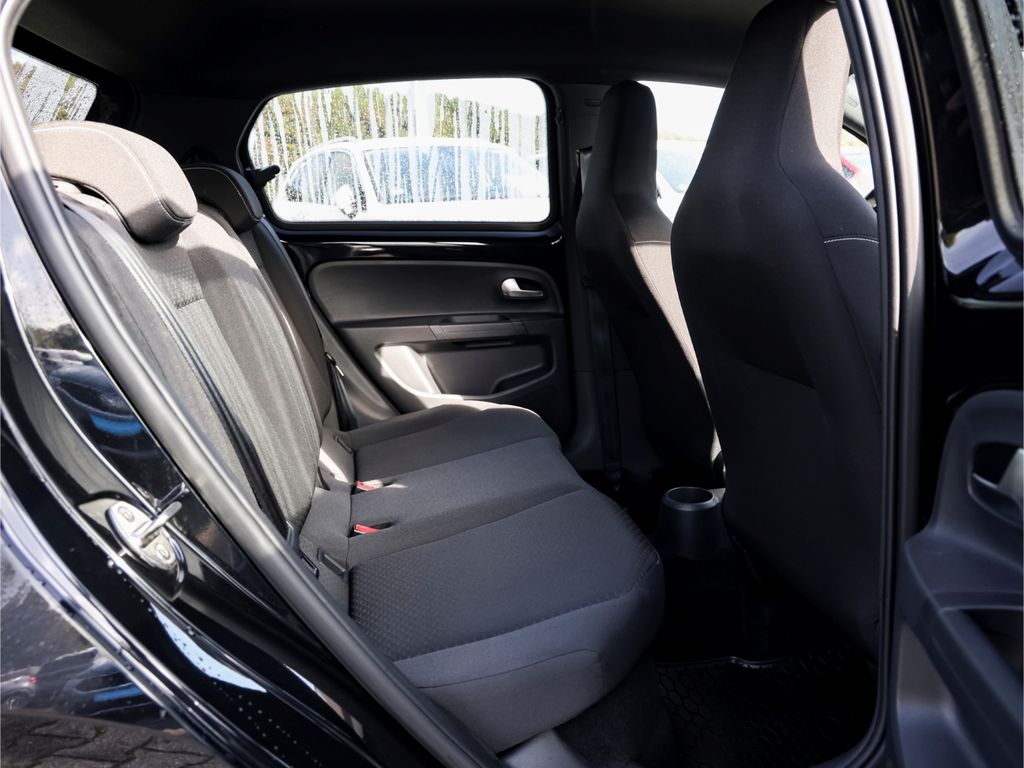 Volkswagen up! 2022 г. Чёрный, пробег 40000 км