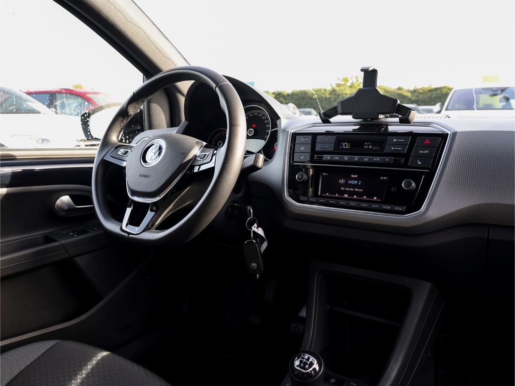 Volkswagen up! 2022 г. Чёрный, пробег 40000 км