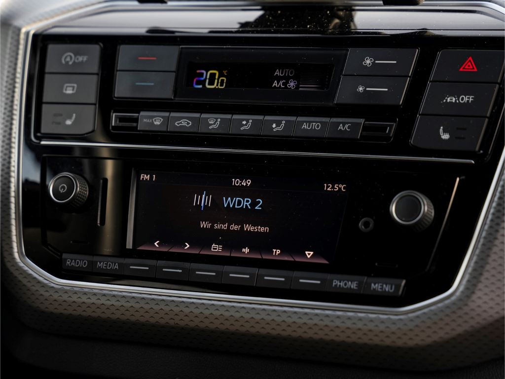 Volkswagen up! 2022 г. Чёрный, пробег 40000 км