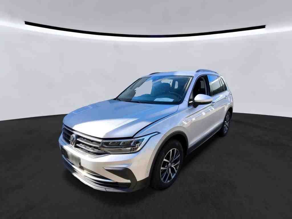 Volkswagen Tiguan 2023 г. Серебристый, пробег 58321 км