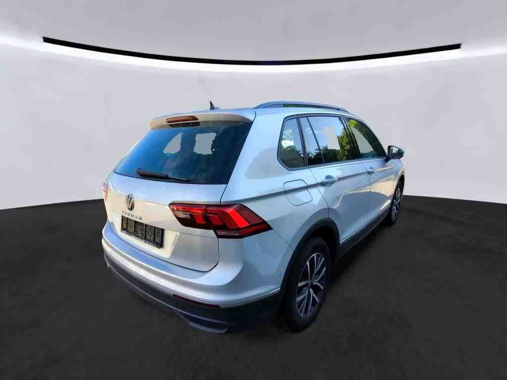 Volkswagen Tiguan 2023 г. Серебристый, пробег 58321 км