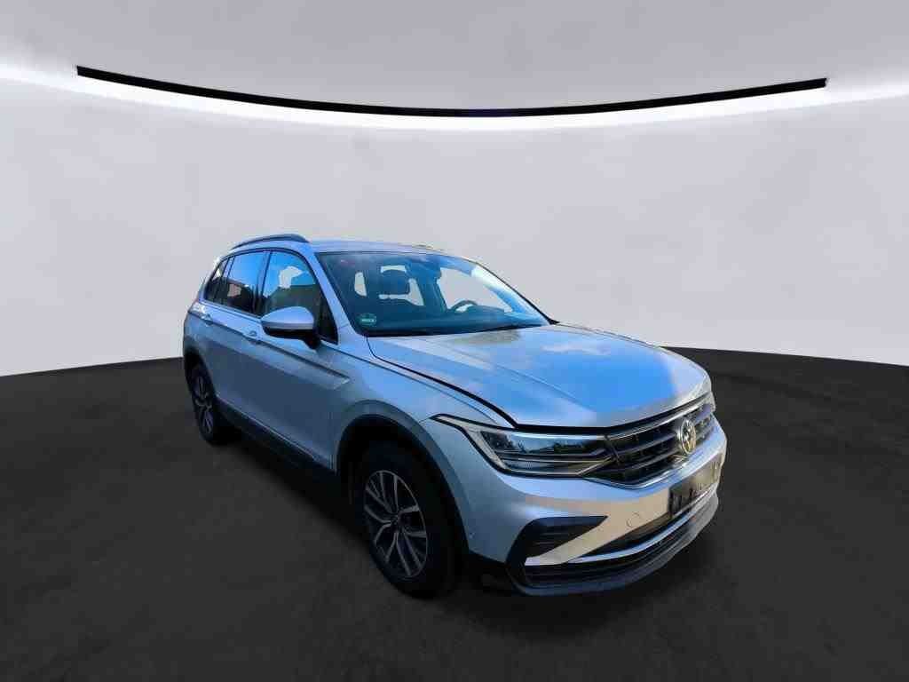 Volkswagen Tiguan 2023 г. Серебристый, пробег 58321 км