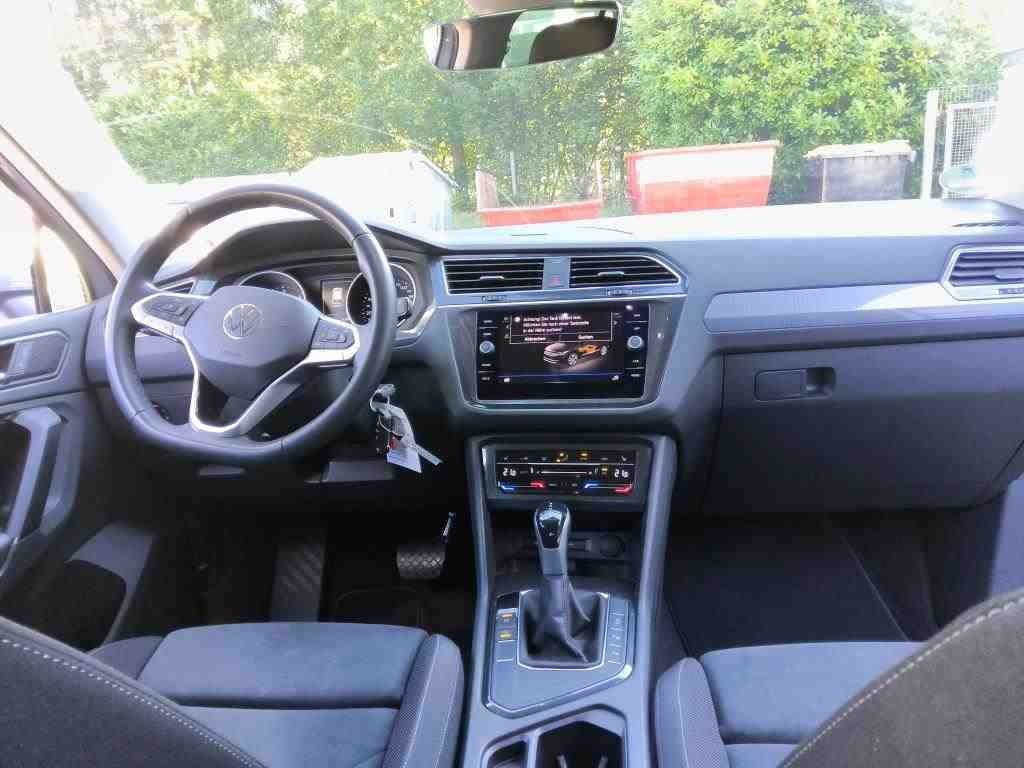 Volkswagen Tiguan 2023 г. Серебристый, пробег 58321 км