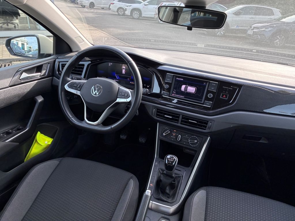 Volkswagen Polo 2023 г. Серый, пробег 30988 км