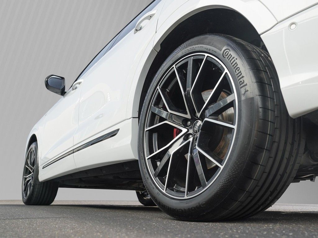 Audi Q8 2023 г. Белый, пробег 43958 км